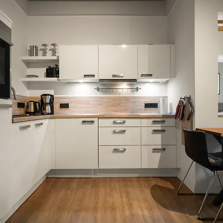 Grosse Sommerliebe - Nah Am Volksbad Und Radwanderweg