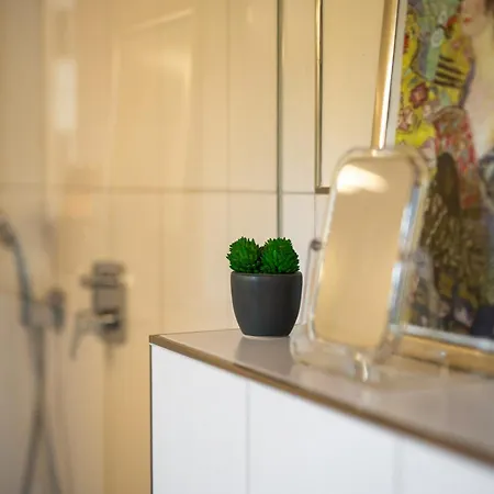 Grosse Sommerliebe - Nah Am Volksbad Und Radwanderweg