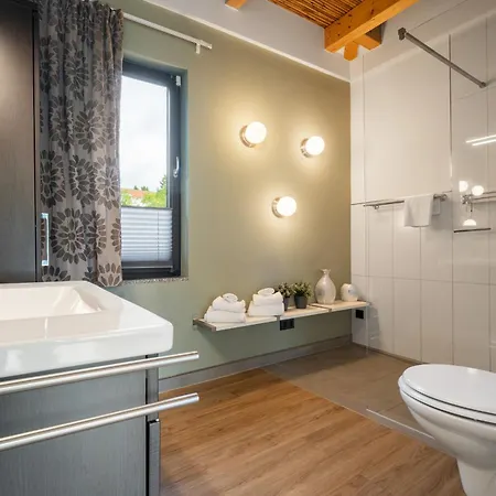 Grosse Sommerliebe - Nah Am Volksbad Und Radwanderweg *